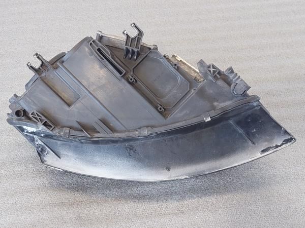 Ótica / farol esquerda AUDI A4 Avant (8K5, B8)