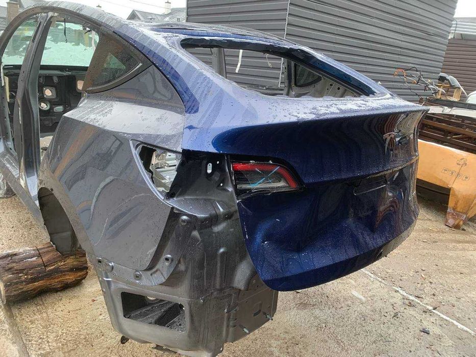 Крило , чверть Tesla model Y