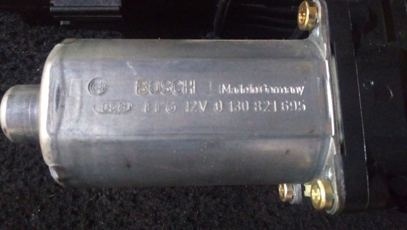 Motor Do Elevador Porta F.E Volkswagen Passat (3B3)