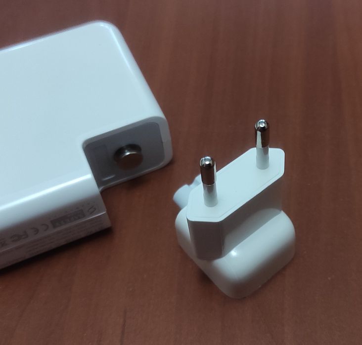 Виделка електрична перехідник для MacBook