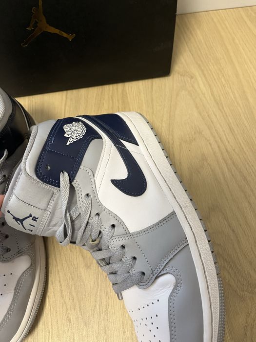 Jordan 1 Mid Wolf Grey Midnight Navy