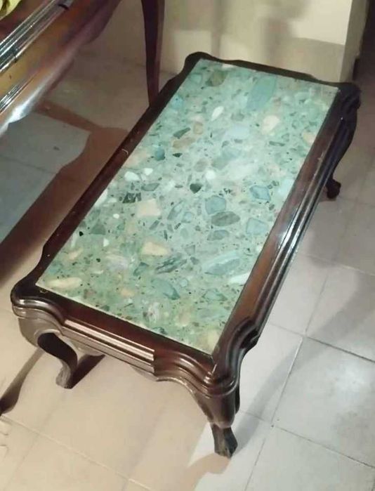 Mesinha de madeira e mármore verde