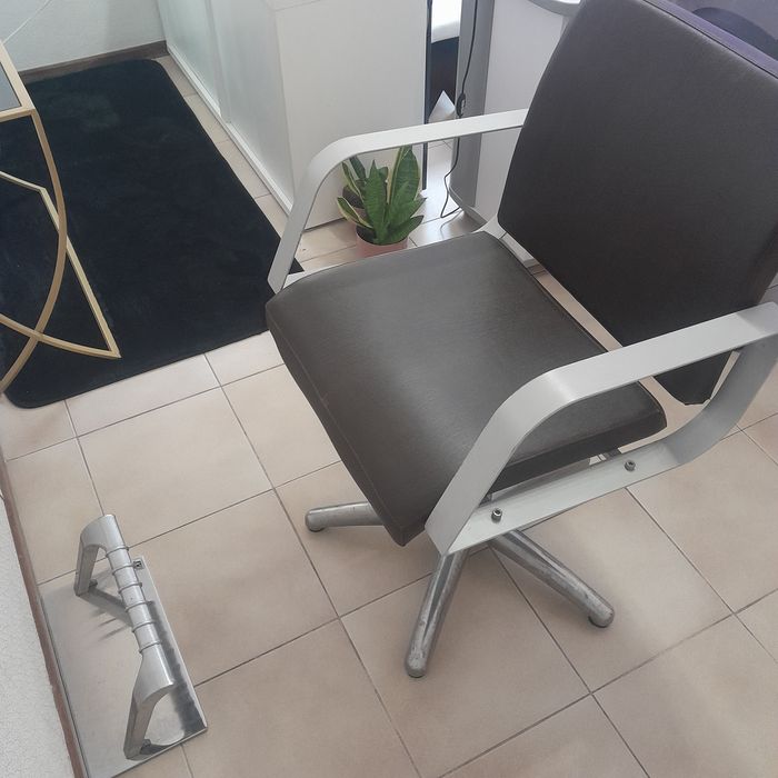 Cadeira de Cabeleireiro com acessórios