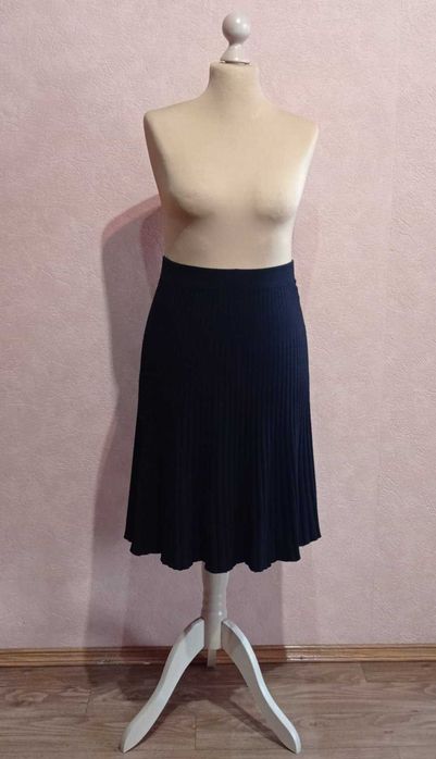 Трикотажная черная гофрированная юбка,  Esprit (Германия).