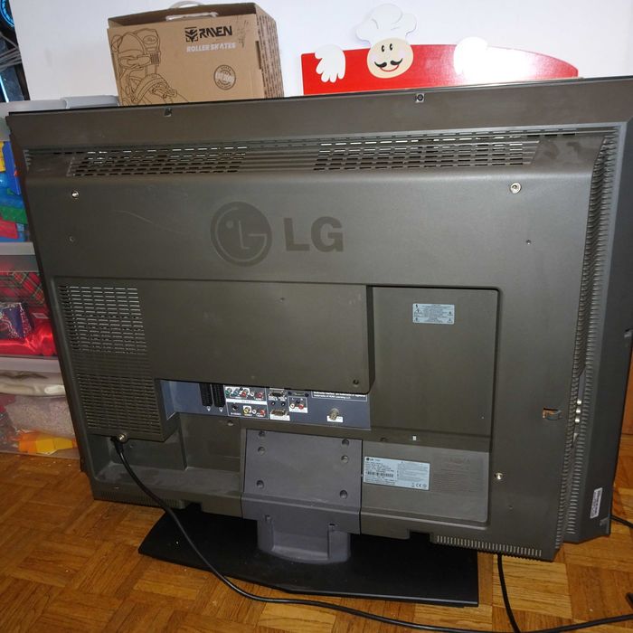 Telewizor LG model 37LE2R 37"