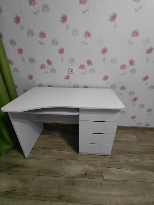 Письмовий стіл та стілець дитячий