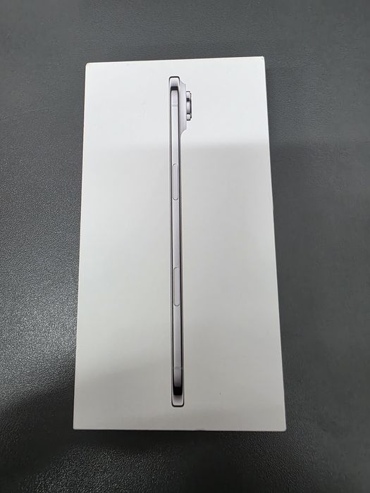 iPhone Air 256GB Cloud White (MG2M4)