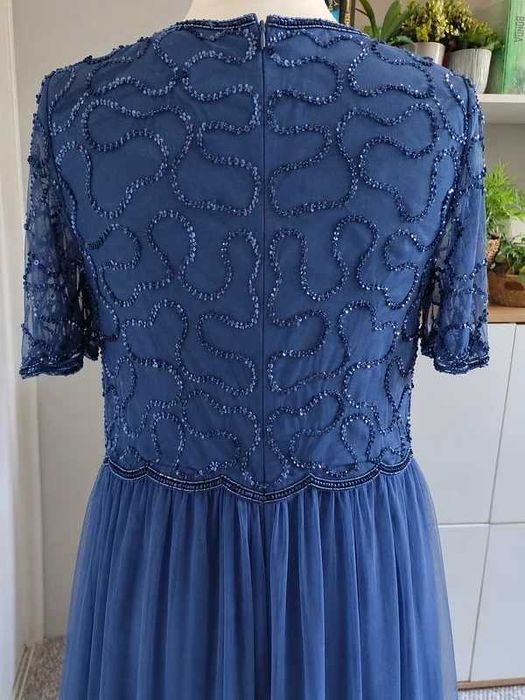 Niebieska sukienka maxi zdobiona cekinami 42