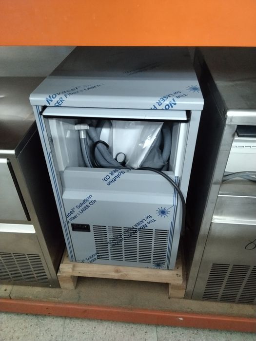 Máquina de gelo nova