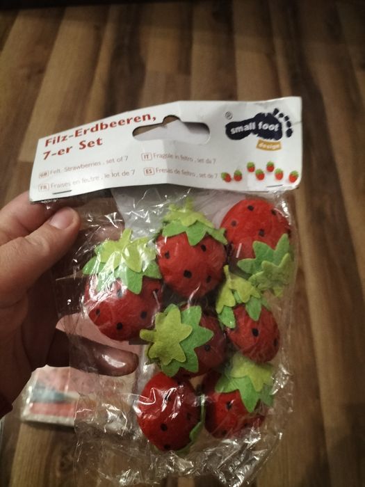 Truskawki do ozdoby filc