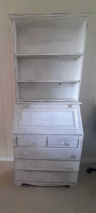 Estante com escrivaninha