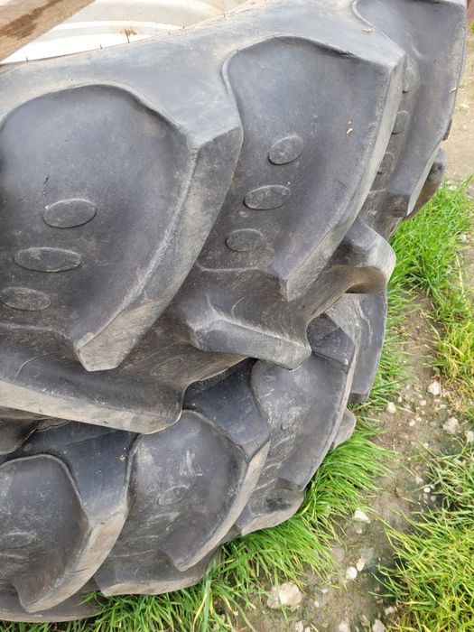 Sprzedam koła do ciągnika case 520/85R42 oraz 420/85R30