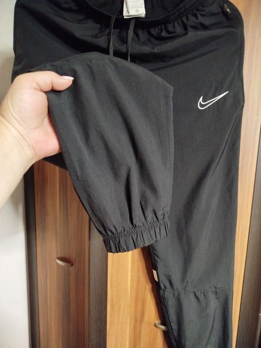 Spodnie dresowe męskie Nike rozmiar S stan idealny