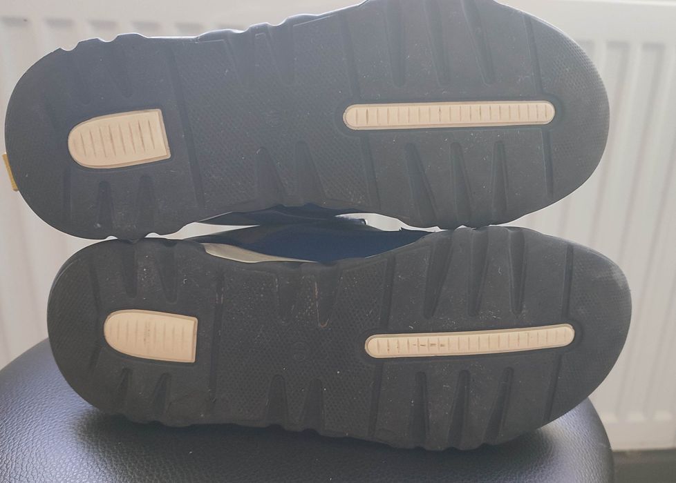 Кросівки шкіряні повномірний 40 розмір