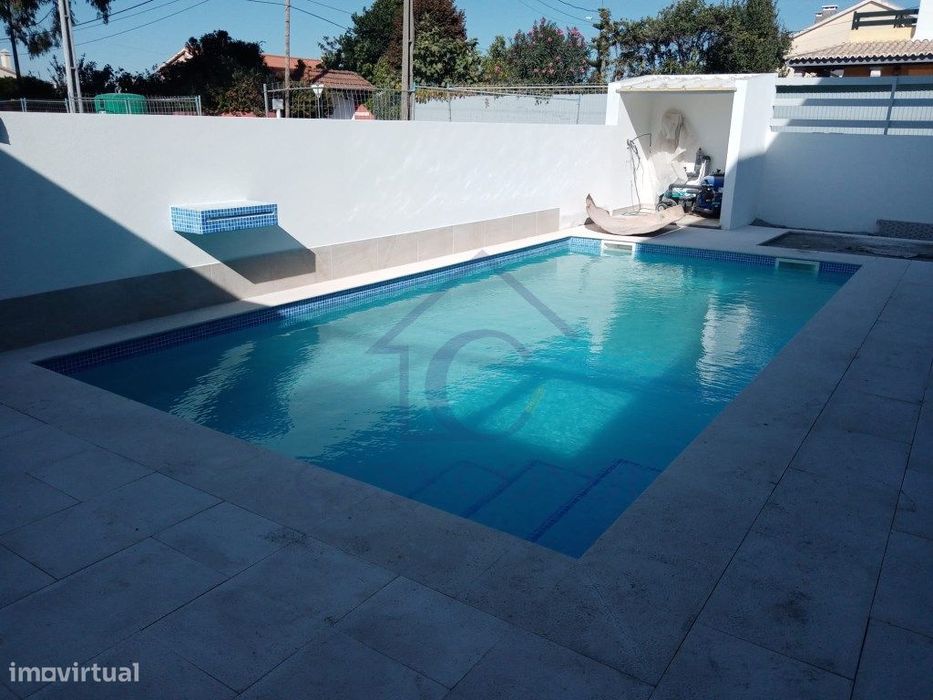 Moradia T4 Duplex com piscina, 180 m², acabamentos de luxo