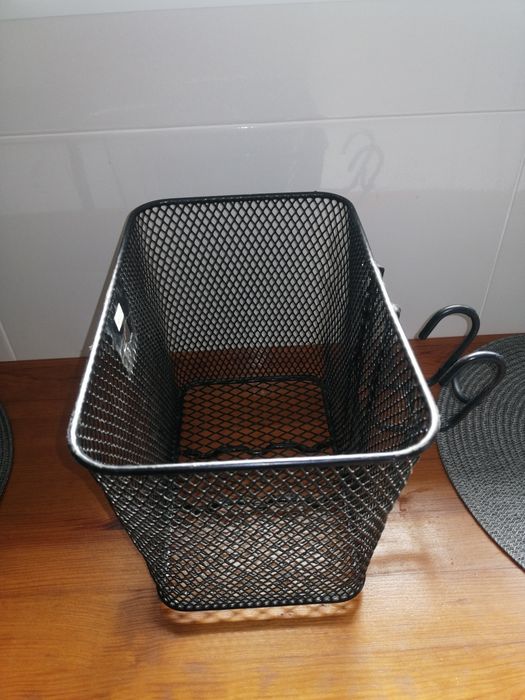 Cesto para bicicleta em ferro