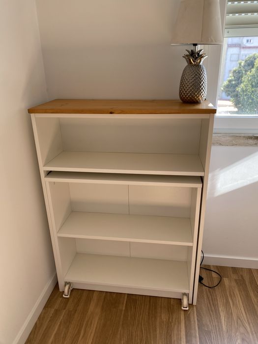 Estante Billy extensivel com mesa de trabalho