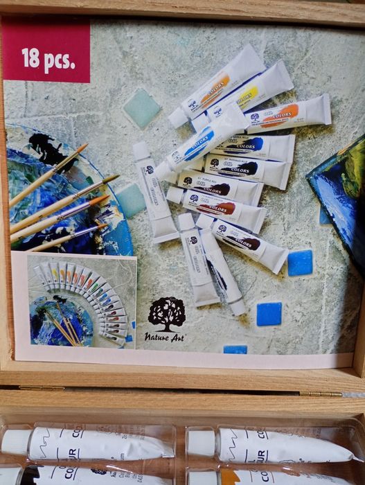 Caixa com 18 tubos de tinta a óleo da Nature Art