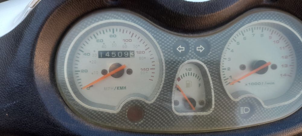 Продам скутер YIBEN