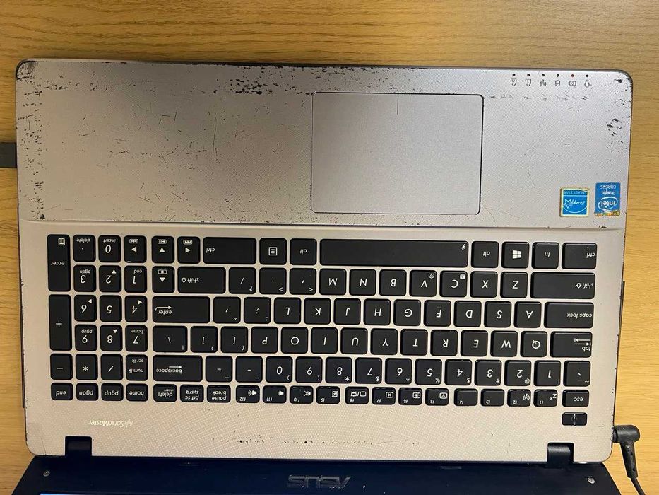 Asus X550L intel core i5-4200U 4Gb HDD700Gb АРТЕФАКТИ на ЕКРАНІ