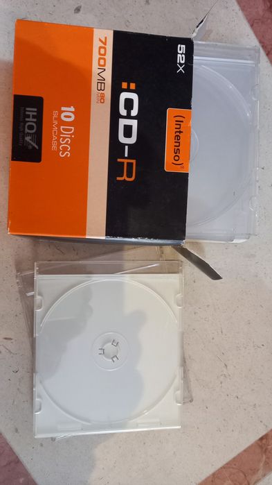 Vendo caixas de CD'S/DVD'S em quantidade.