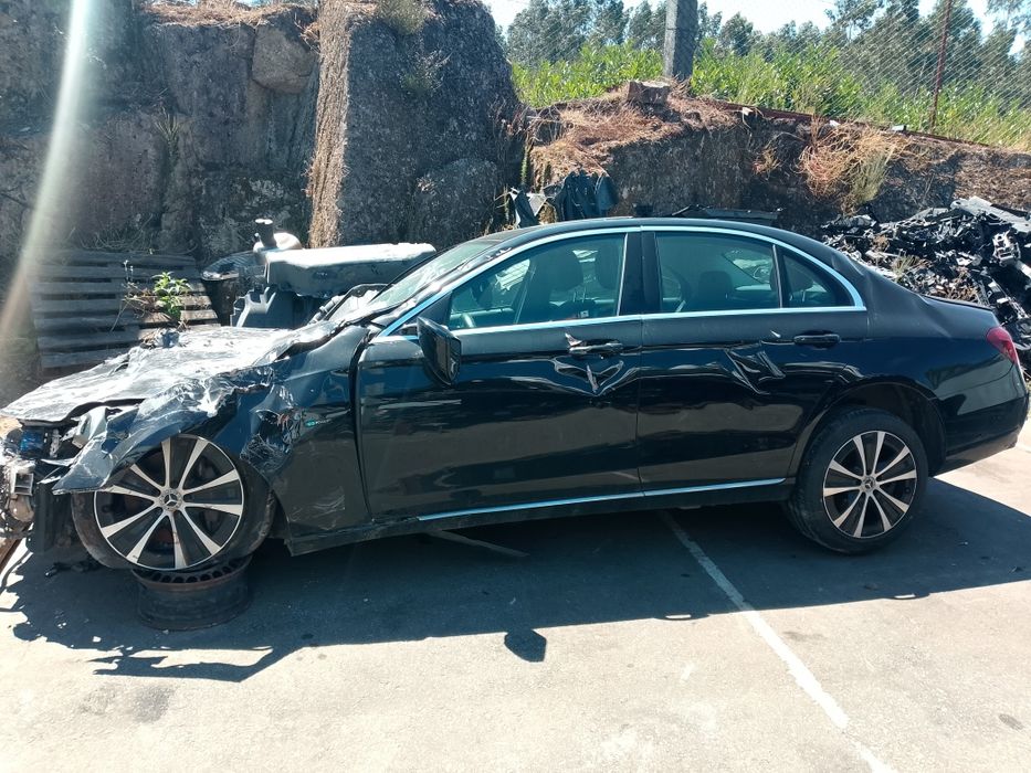 Mercedes-Benz E300 W213 Sedan Gasóleo/elétrico 306 cv