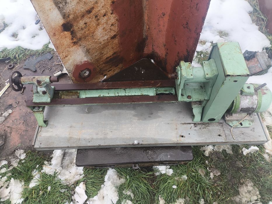 Токарний станок по дереву