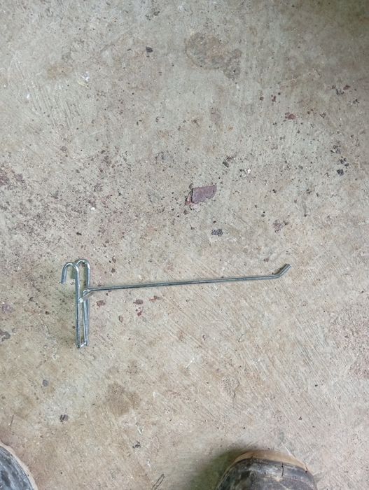 Vendo suportes para prateleiras de loja