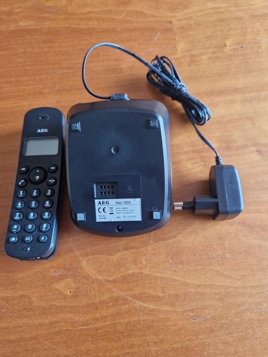 Telefone fixo "AEG Neo 100", com pilhas recarregáveis novas.
