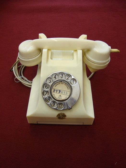 Telefone antigo de manivela
