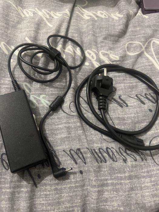 Зарядний пристрій для ноутбука