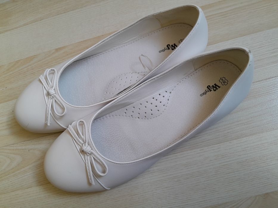 Białe baleriny r , 39 wojtyłko