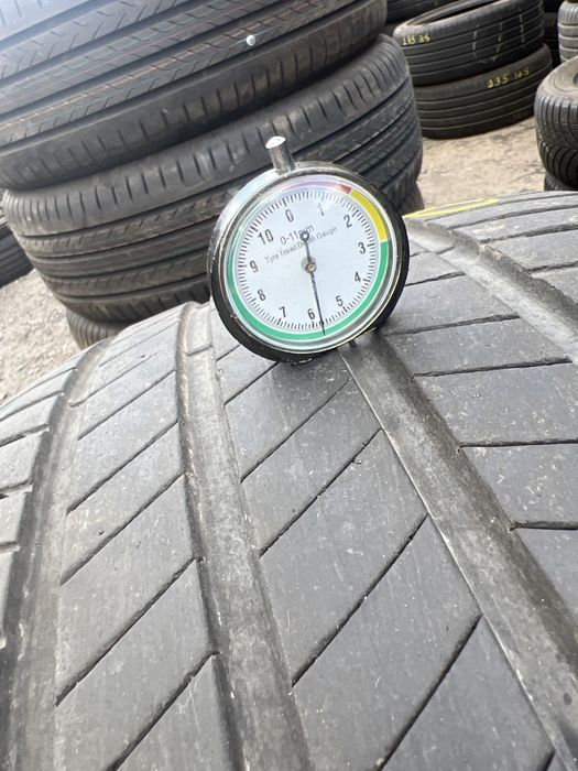 Opona bridgestone 295/35/21 para