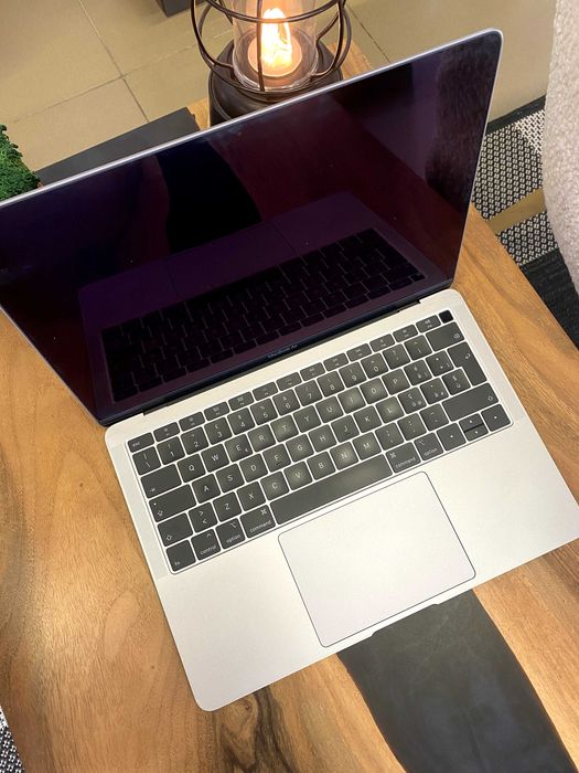 Ноутбук Apple MacBook Air 13" i5/8/128GB Space Gray (MVFH2) 2019