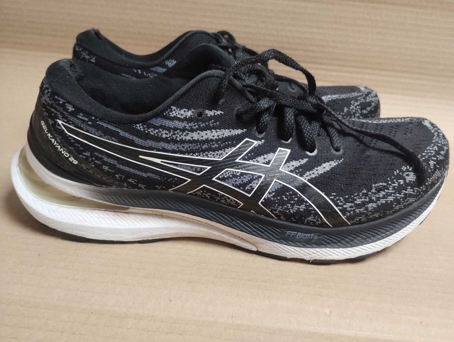 buty sportowe do biegania 44 Asics Kayano 29