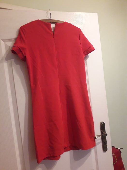 Prosta sukienka M czerwona Reserved na święta impreze biura na co dzie