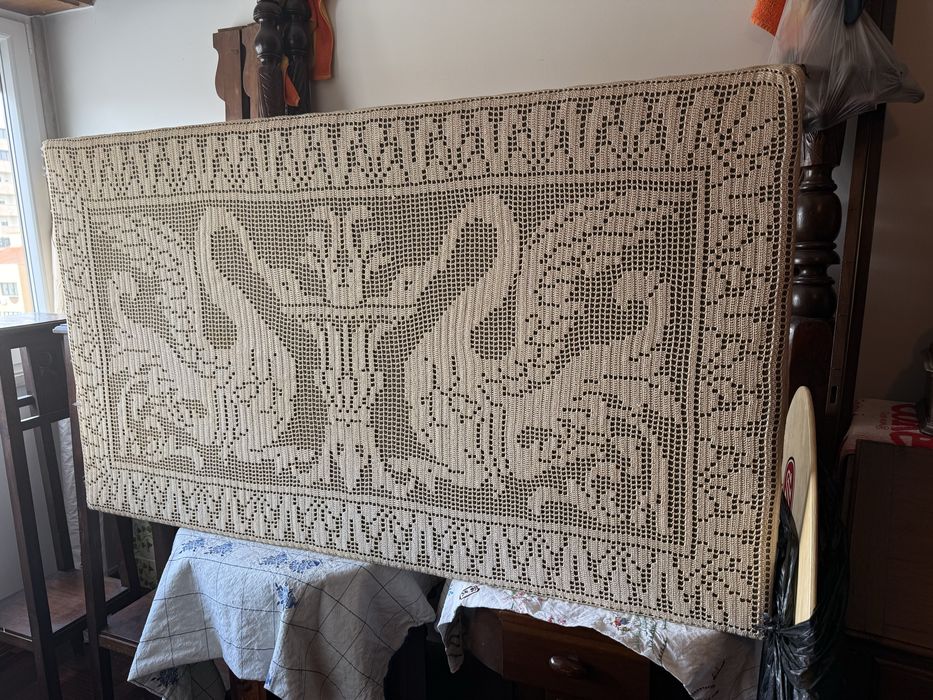 Painel / Cabeceira em Croché Antigo Feito à Mão (Desenho Cisnes)
