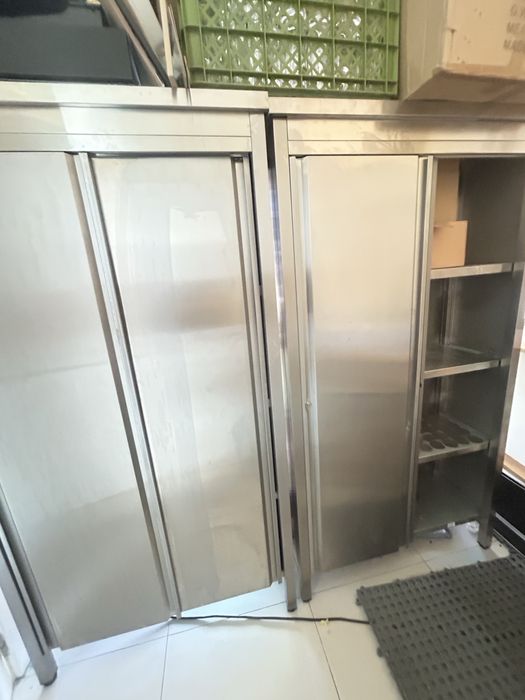 Movel de inox com parteleiras