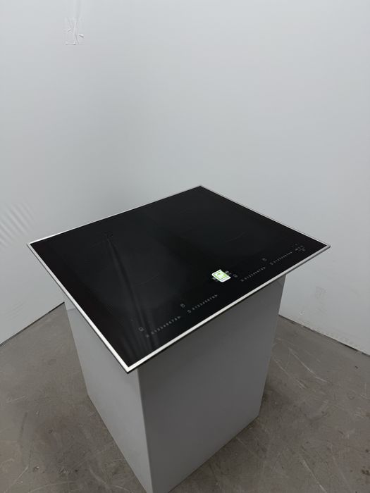 Індукційна плита Miele KM6328