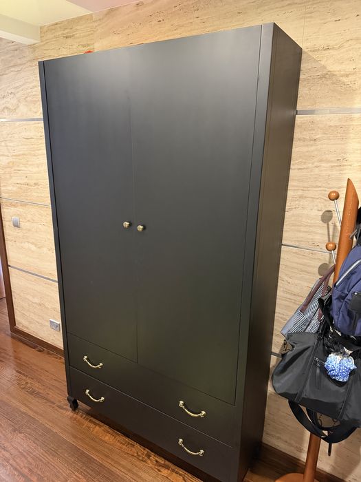 Armário Preto para Casacos