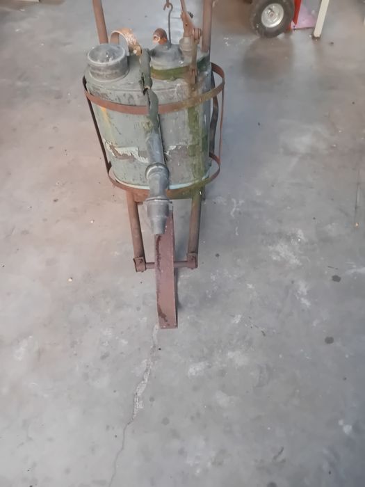 Máquina de sulfatal antiga em cobre.