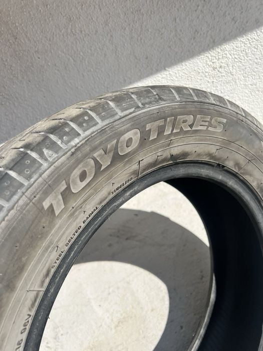 205/60/16 Toyo tires 2 pneus