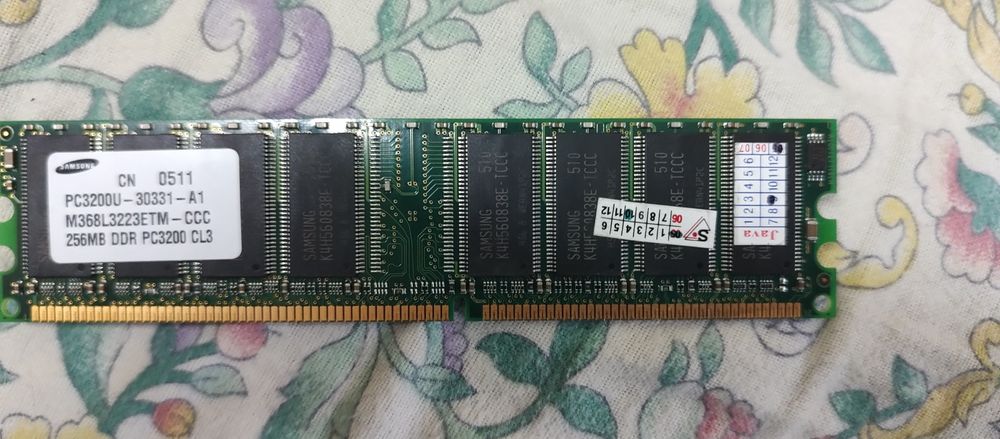 Оперативна пам'ять від   Samsung та Transcend (старі)