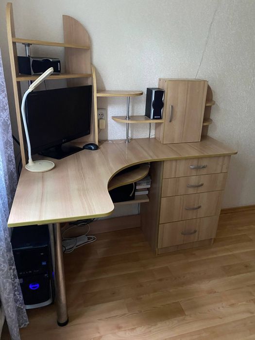 Комп'ютерний Стіл
