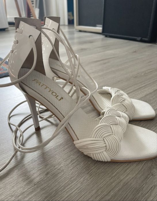 Sapatos de salto alto