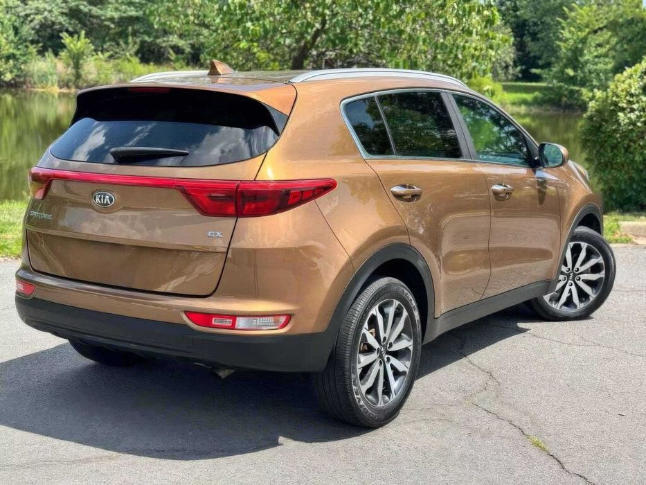 Kia Sportage EX      2017