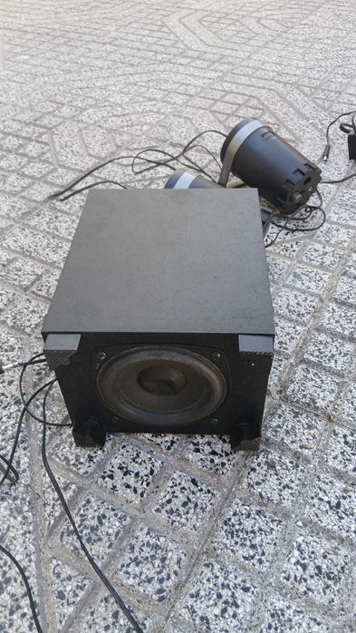Speaker Columns with Subwoofer - Used435647993213112323