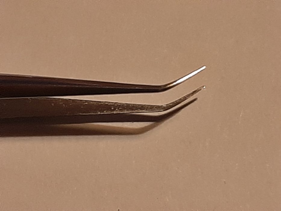 Zestaw trzech pentset precyzyjnych.