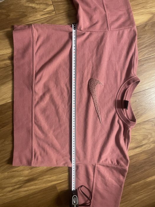 Różowa bluza cropped Nike