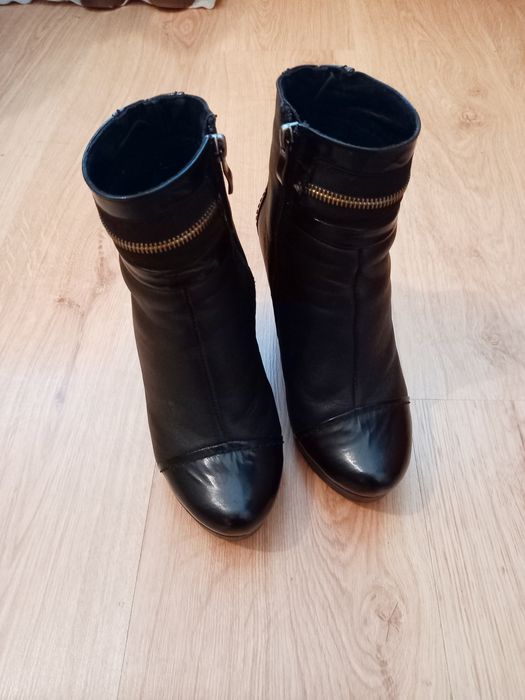 Шкіряні жіночі ботінки